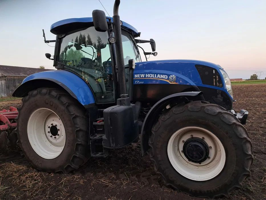 Ciągnik New Holland T7 200 RANGE COMMAND - Tracteur agricole: photos 1 Ciągnik New Holland T7 200 RANGE COMMAND - Tracteur agricole: photos 1