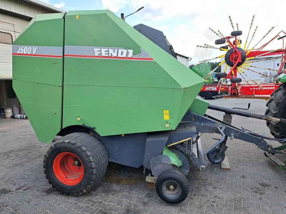 Fendt 2600 Vicon 1901 - Presse à balles rondes: photos 2 Fendt 2600 Vicon 1901 - Presse à balles rondes: photos 2