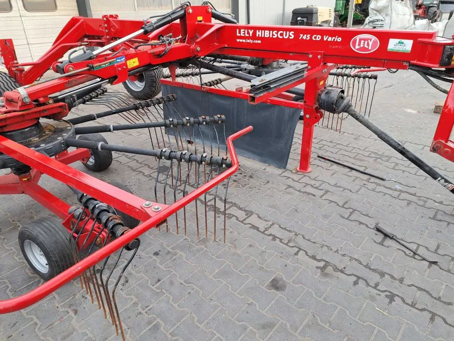 Lely hibiscus 745 CD Vario - Faneuse: photos 5 Lely hibiscus 745 CD Vario - Faneuse: photos 5