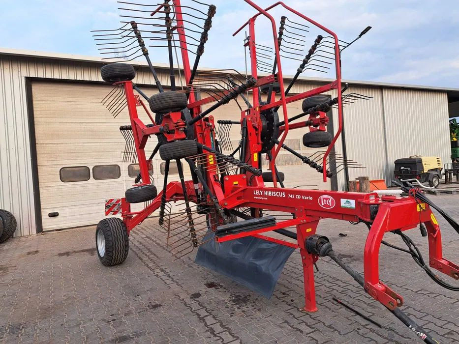 Lely hibiscus 745 CD Vario - Faneuse: photos 3 Lely hibiscus 745 CD Vario - Faneuse: photos 3