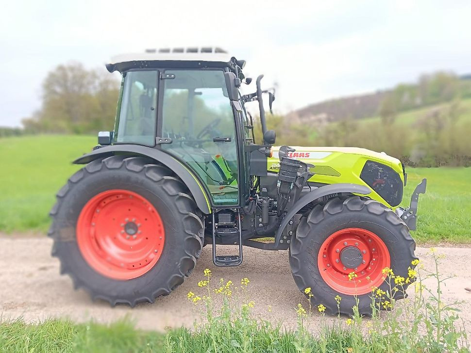 Claas CLAAS AXOS 240 Traktor Schlepper Frontlader - Konsolen Klima - Tracteur agricole: photos 3 Claas CLAAS AXOS 240 Traktor Schlepper Frontlader - Konsolen Klima - Tracteur agricole: photos 3