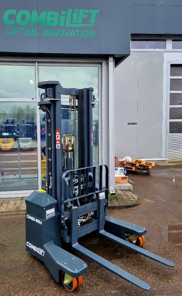 Aisle-Master WR4 - BRAND NEW on stock ! - Chariot multidirectionnel: photos 5 Aisle-Master WR4 - BRAND NEW on stock ! - Chariot multidirectionnel: photos 5