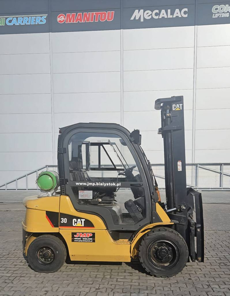 CAT GP 30 N  - Chariot élévateur à gaz: photos 4 CAT GP 30 N  - Chariot élévateur à gaz: photos 4