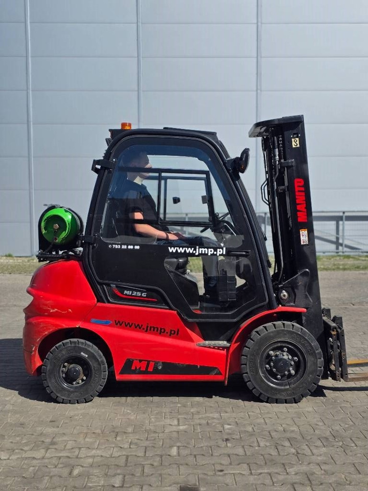 Manitou MI 25 G - Chariot élévateur à gaz: photos 3 Manitou MI 25 G - Chariot élévateur à gaz: photos 3