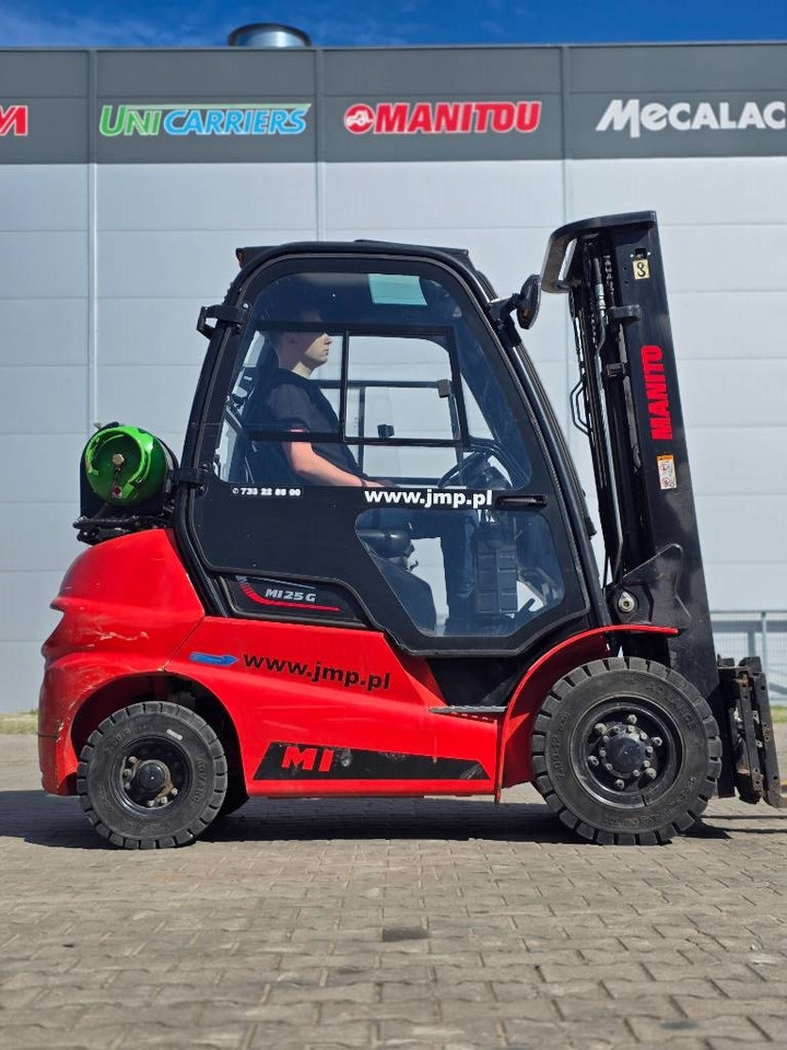 Manitou MI 25 G - Chariot élévateur à gaz: photos 4 Manitou MI 25 G - Chariot élévateur à gaz: photos 4