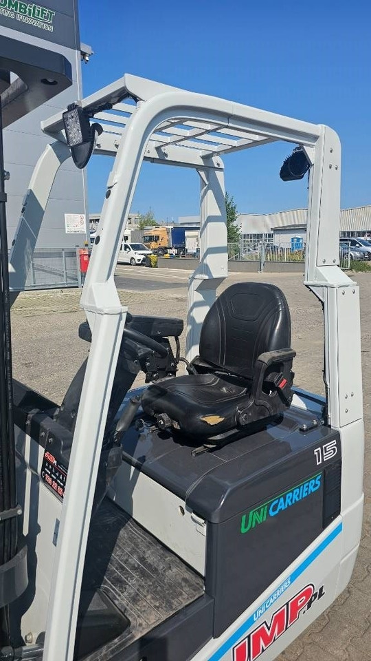 UniCarriers A1N1L15Q DRIVE-IN CAB - Chariot élévateur électrique: photos 4 UniCarriers A1N1L15Q DRIVE-IN CAB - Chariot élévateur électrique: photos 4
