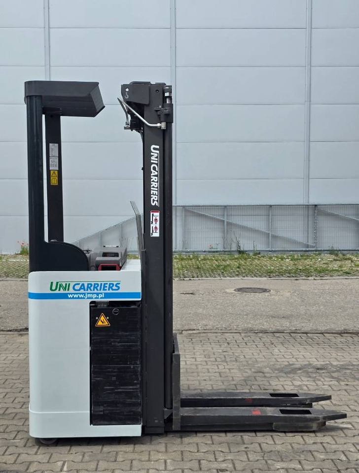 UniCarriers ASN 160 - Chariot à mât rétractable: photos 2 UniCarriers ASN 160 - Chariot à mât rétractable: photos 2