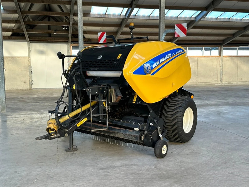 New Holland Roll baler 125 - Matériel de récolte: photos 1 New Holland Roll baler 125 - Matériel de récolte: photos 1