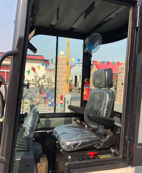 NEW MAXUS 38 HP 1700 kg Excavator with A/C Warranty up to 10 YEARS | НОВИЙ MAXUS 38 К.с. 1700 кг Екскаватор з кондиціонером Гарантія до 10 РОКІВ - Mini pelle: photos 3 NEW MAXUS 38 HP 1700 kg Excavator with A/C Warranty up to 10 YEARS | НОВИЙ MAXUS 38 К.с. 1700 кг Екскаватор з кондиціонером Гарантія до 10 РОКІВ - Mini pelle: photos 3