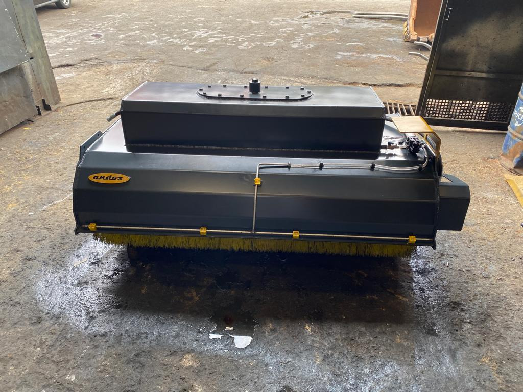 Bobcat - Brosse pour Véhicule de voirie/ Spécial: photos 5 Bobcat - Brosse pour Véhicule de voirie/ Spécial: photos 5