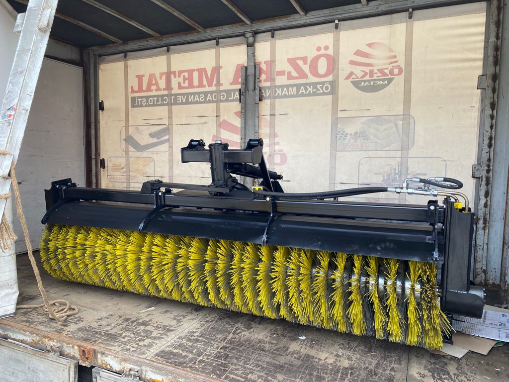 Bobcat - Brosse pour Engins de chantier: photos 2 Bobcat - Brosse pour Engins de chantier: photos 2