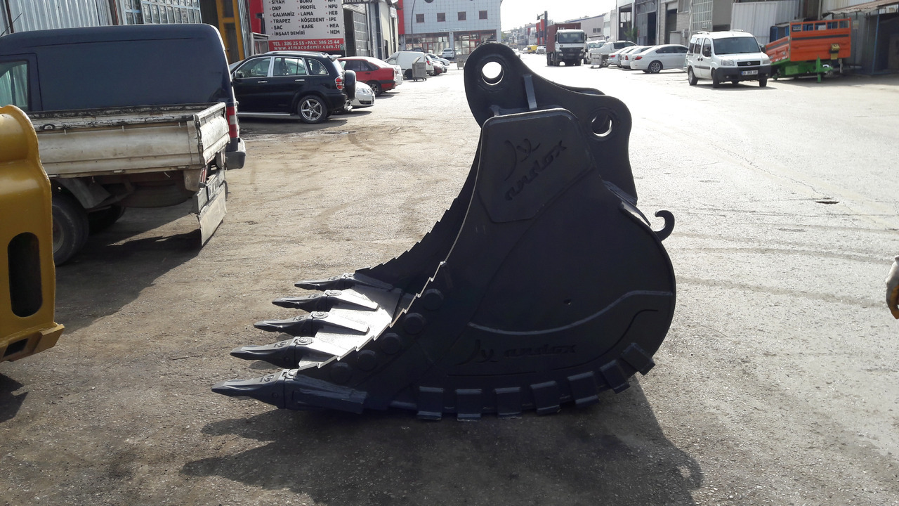 KOMATSU - Godet pour pelle pour Engins de chantier: photos 2 KOMATSU - Godet pour pelle pour Engins de chantier: photos 2