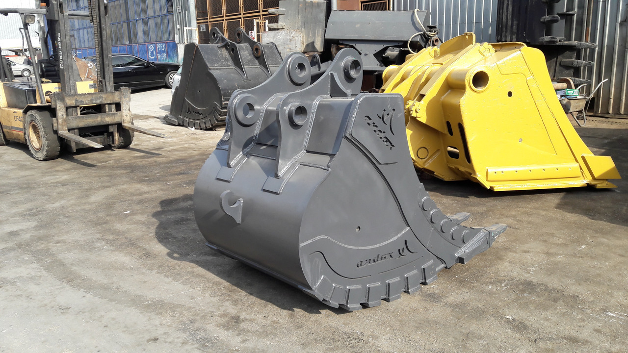 KOMATSU - Godet pour pelle pour Engins de chantier: photos 1 KOMATSU - Godet pour pelle pour Engins de chantier: photos 1