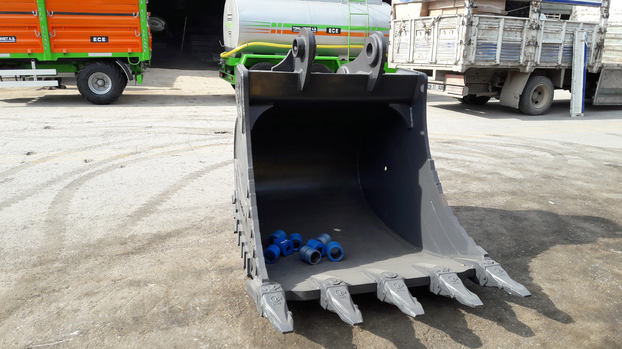 KOMATSU - Godet pour pelle pour Engins de chantier: photos 3 KOMATSU - Godet pour pelle pour Engins de chantier: photos 3