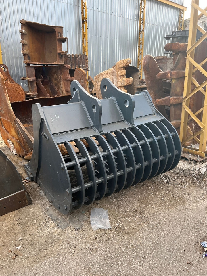 Komatsu - Godet de tri pour Engins de chantier: photos 3 Komatsu - Godet de tri pour Engins de chantier: photos 3