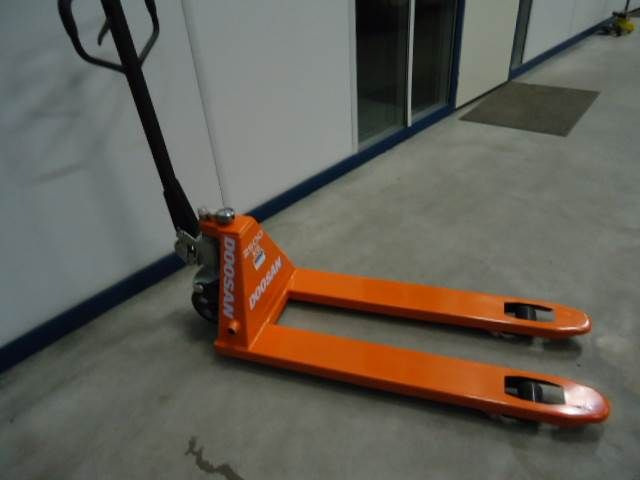 Doosan Pallettruck - Transpalette: photos 2 Doosan Pallettruck - Transpalette: photos 2