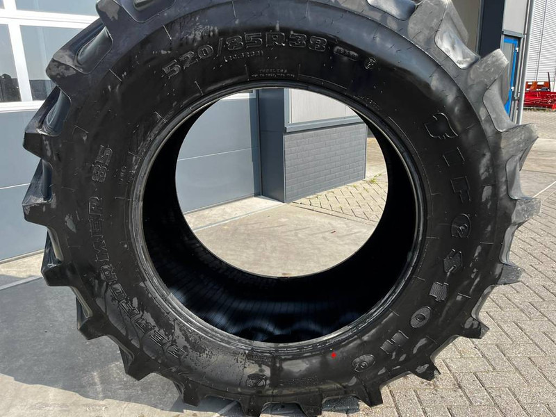 Firestone 520/85 R38 Performer 85 - Pneus et jantes pour Machine agricole: photos 4 Firestone 520/85 R38 Performer 85 - Pneus et jantes pour Machine agricole: photos 4