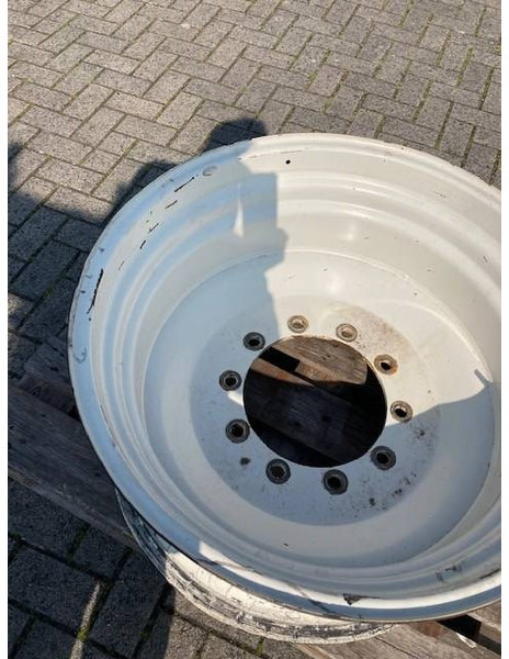 Valtra 15x30 velgen 10 gaats - Pneus et jantes pour Machine agricole: photos 3 Valtra 15x30 velgen 10 gaats - Pneus et jantes pour Machine agricole: photos 3