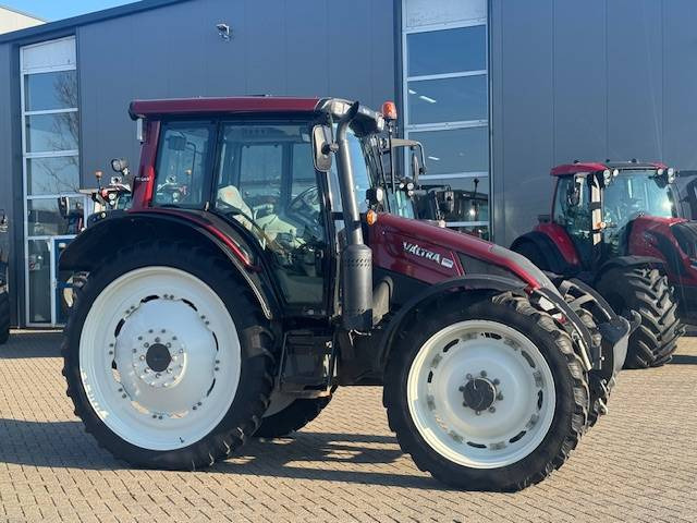 Valtra N93 hitech5, 2015, 517 uur! - Tracteur agricole: photos 3 Valtra N93 hitech5, 2015, 517 uur! - Tracteur agricole: photos 3