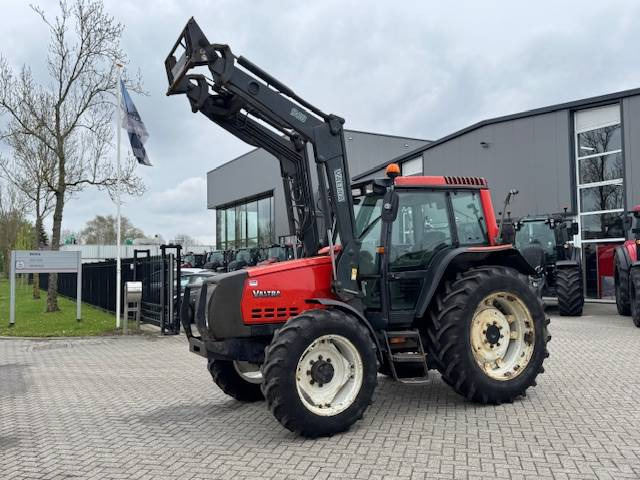 Valtra Valmet 6650 Hitech, voorlader, vloeistofkoppeling - Tracteur agricole: photos 1 Valtra Valmet 6650 Hitech, voorlader, vloeistofkoppeling - Tracteur agricole: photos 1