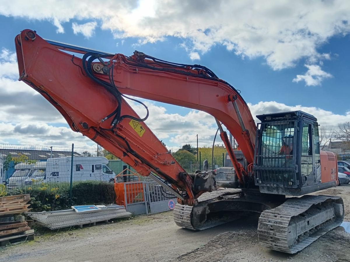 Hitachi ZX210LC-3 - Pelle sur chenille: photos 1 Hitachi ZX210LC-3 - Pelle sur chenille: photos 1