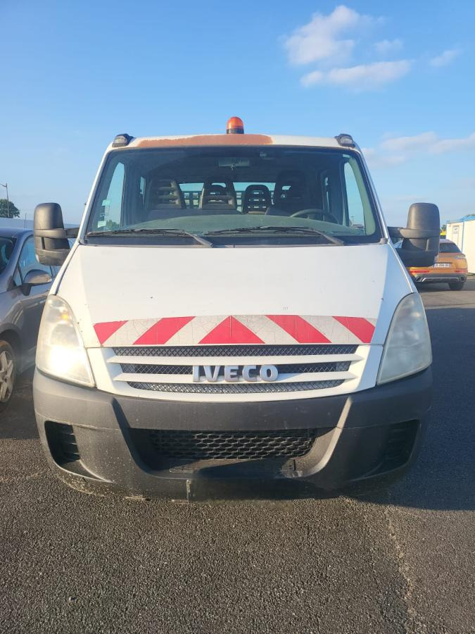 Iveco 35C12 - Véhicule utilitaire benne: photos 2 Iveco 35C12 - Véhicule utilitaire benne: photos 2