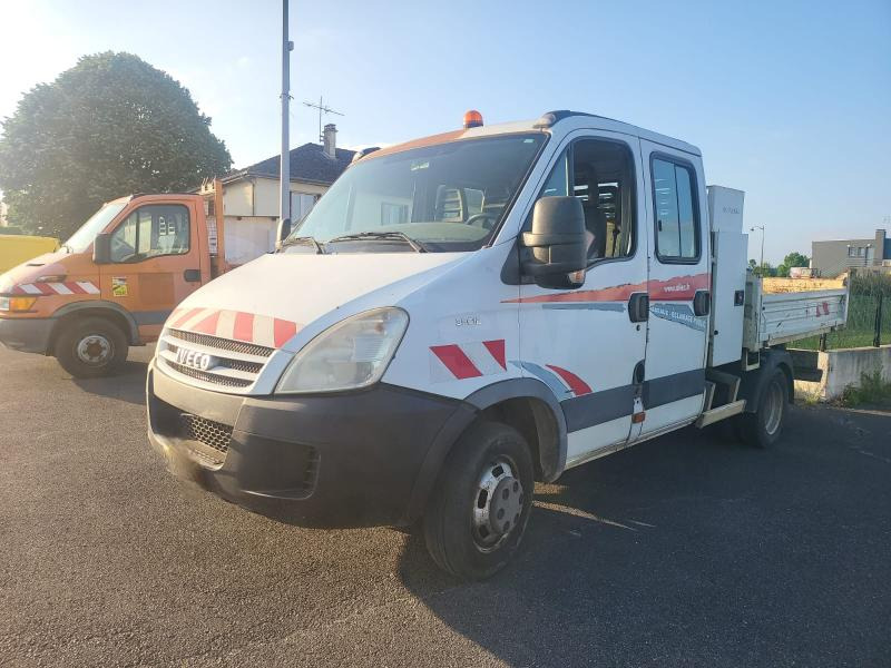 Iveco 35C12 - Véhicule utilitaire benne: photos 4 Iveco 35C12 - Véhicule utilitaire benne: photos 4