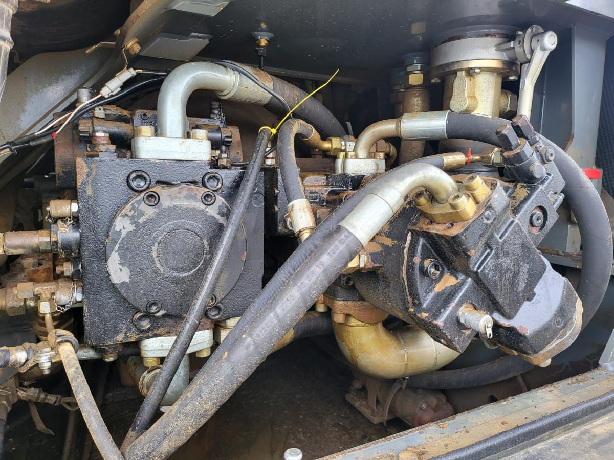 Chargeuse sur pneus Liebherr L580 2plus2: photos 18