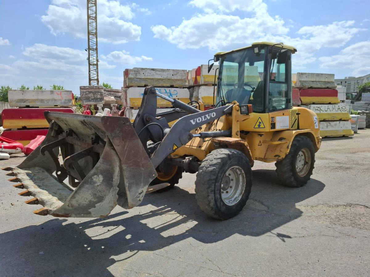 Volvo L 30 B - Chargeuse sur pneus: photos 1 Volvo L 30 B - Chargeuse sur pneus: photos 1
