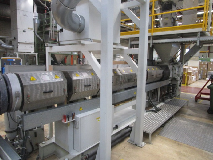 AMUT FLAT FILM EXTRUDER EA-160 FÜR PS/PP - Machine d'emballage et de conditionnement: photos 4 AMUT FLAT FILM EXTRUDER EA-160 FÜR PS/PP - Machine d'emballage et de conditionnement: photos 4