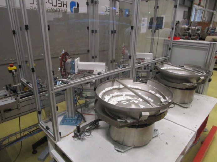 DECKEL ETIKETTIER ANLAGE SCHLEUTER GU 2 DO MIT 2xLÖFFELEINLEGESTATIONEN - Machine d'emballage et de conditionnement: photos 2 DECKEL ETIKETTIER ANLAGE SCHLEUTER GU 2 DO MIT 2xLÖFFELEINLEGESTATIONEN - Machine d'emballage et de conditionnement: photos 2