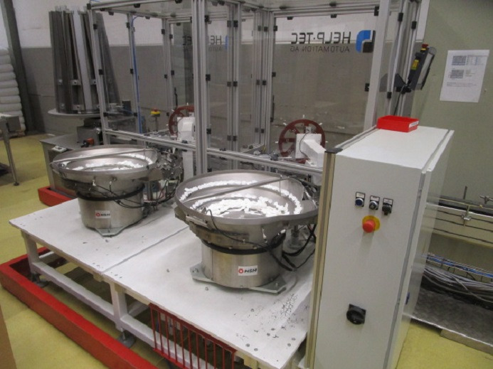 DECKEL ETIKETTIER ANLAGE SCHLEUTER GU 2 DO MIT 2xLÖFFELEINLEGESTATIONEN - Machine d'emballage et de conditionnement: photos 3 DECKEL ETIKETTIER ANLAGE SCHLEUTER GU 2 DO MIT 2xLÖFFELEINLEGESTATIONEN - Machine d'emballage et de conditionnement: photos 3