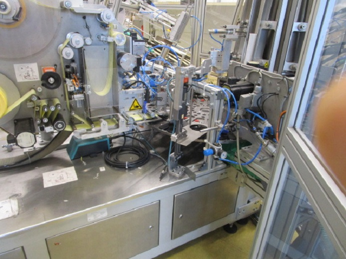 DECKEL ETIKETTIER ANLAGE SCHLEUTER GU 2 DU (RUNDLÄUFER) MIT LÖFFELEINLEGESTATION RNA SRC-N-630-1R - Machine d'emballage et de conditionnement: photos 4 DECKEL ETIKETTIER ANLAGE SCHLEUTER GU 2 DU (RUNDLÄUFER) MIT LÖFFELEINLEGESTATION RNA SRC-N-630-1R - Machine d'emballage et de conditionnement: photos 4