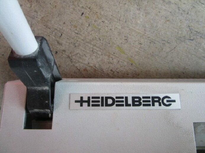 TISCH-PLATTENSTANZE G2.090.9041/03 FÜR SM 52 - Machine d'impression: photos 3 TISCH-PLATTENSTANZE G2.090.9041/03 FÜR SM 52 - Machine d'impression: photos 3