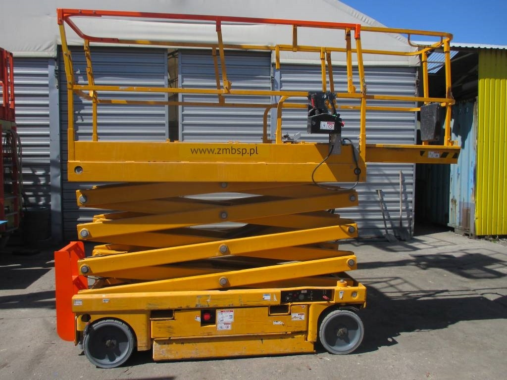 Haulotte Compact 10 N - Nacelle ciseaux: photos 1 Haulotte Compact 10 N - Nacelle ciseaux: photos 1