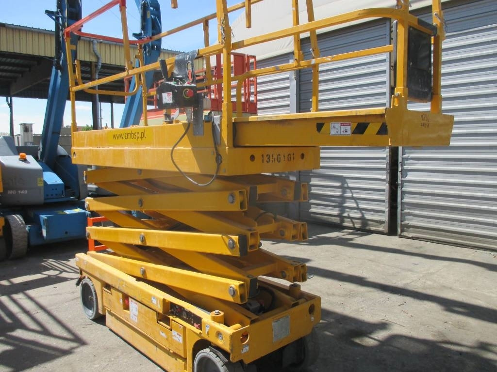 Haulotte Compact 10 N - Nacelle ciseaux: photos 5 Haulotte Compact 10 N - Nacelle ciseaux: photos 5