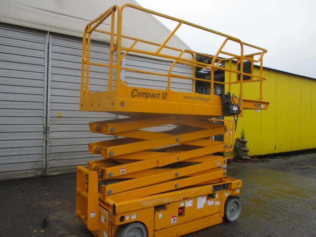 Haulotte Compact 12 - Nacelle ciseaux: photos 2 Haulotte Compact 12 - Nacelle ciseaux: photos 2