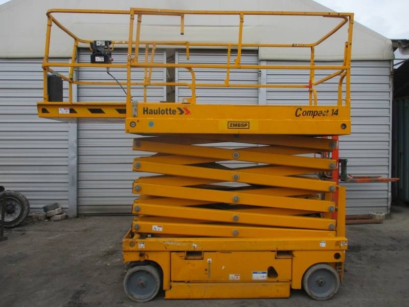 Haulotte Compact 14 - Nacelle ciseaux: photos 1 Haulotte Compact 14 - Nacelle ciseaux: photos 1