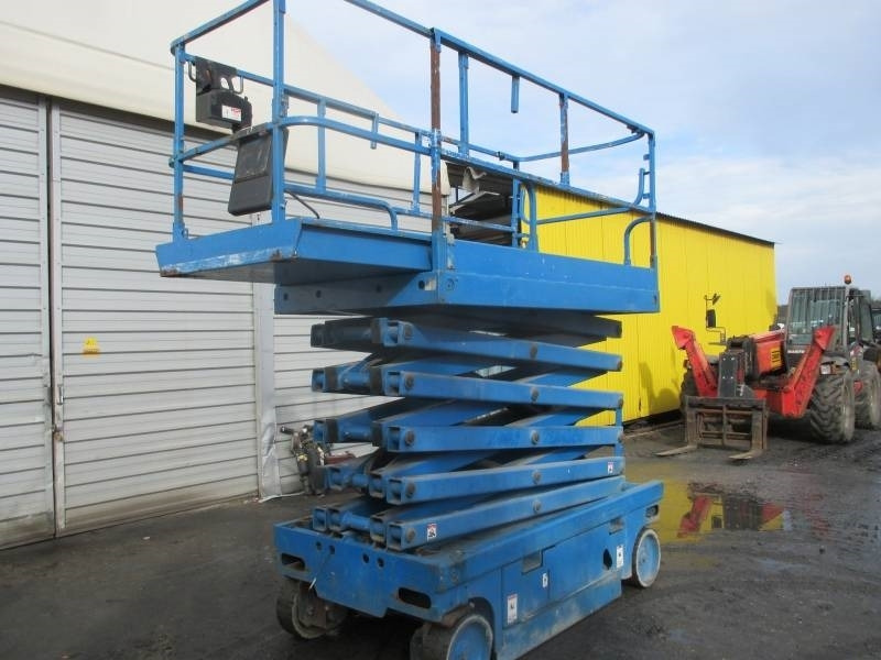 Haulotte Compact 14 - Nacelle ciseaux: photos 2 Haulotte Compact 14 - Nacelle ciseaux: photos 2