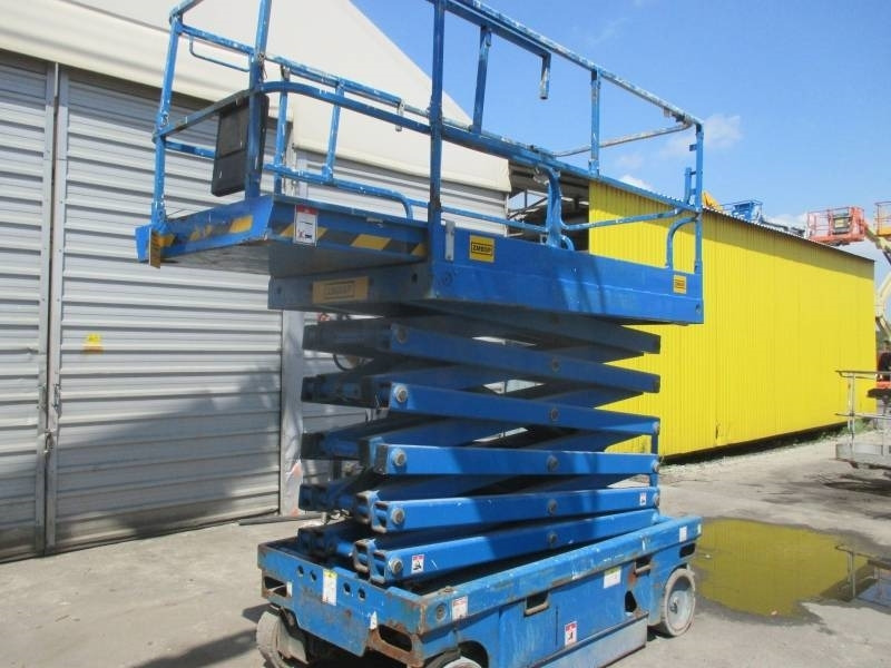 Haulotte Compact 14 - Nacelle ciseaux: photos 2 Haulotte Compact 14 - Nacelle ciseaux: photos 2