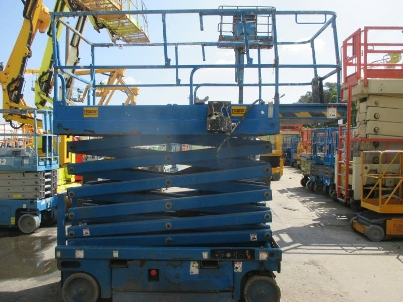 Haulotte Compact 14 - Nacelle ciseaux: photos 5 Haulotte Compact 14 - Nacelle ciseaux: photos 5