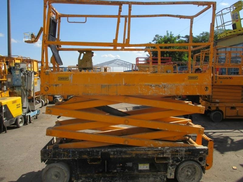 Haulotte Compact 8 - Nacelle ciseaux: photos 5 Haulotte Compact 8 - Nacelle ciseaux: photos 5