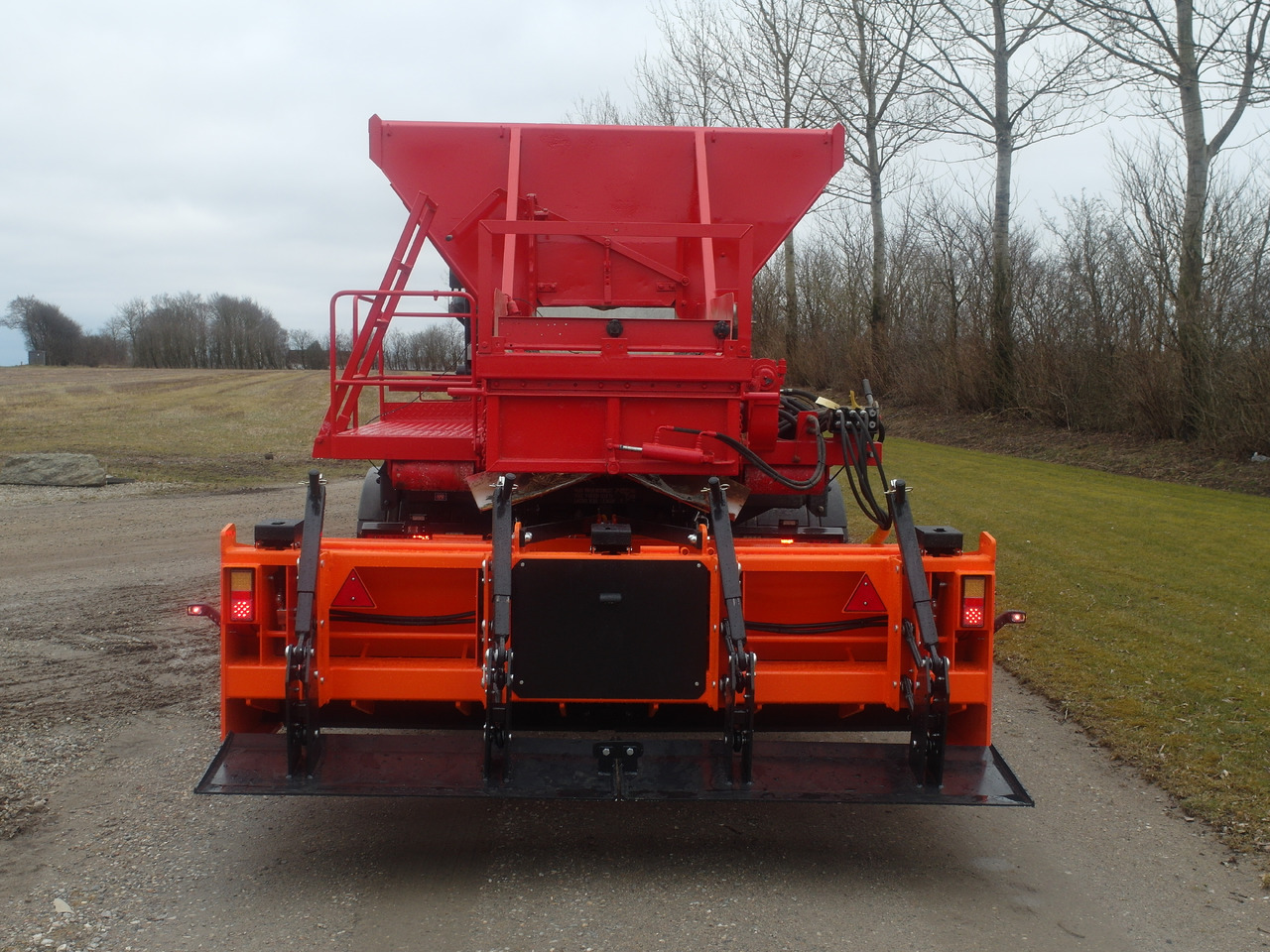 GST 1500-3000 Gravel Road leveler box laying of gravel for trucks and tractor - Décapeuse: photos 2 GST 1500-3000 Gravel Road leveler box laying of gravel for trucks and tractor - Décapeuse: photos 2