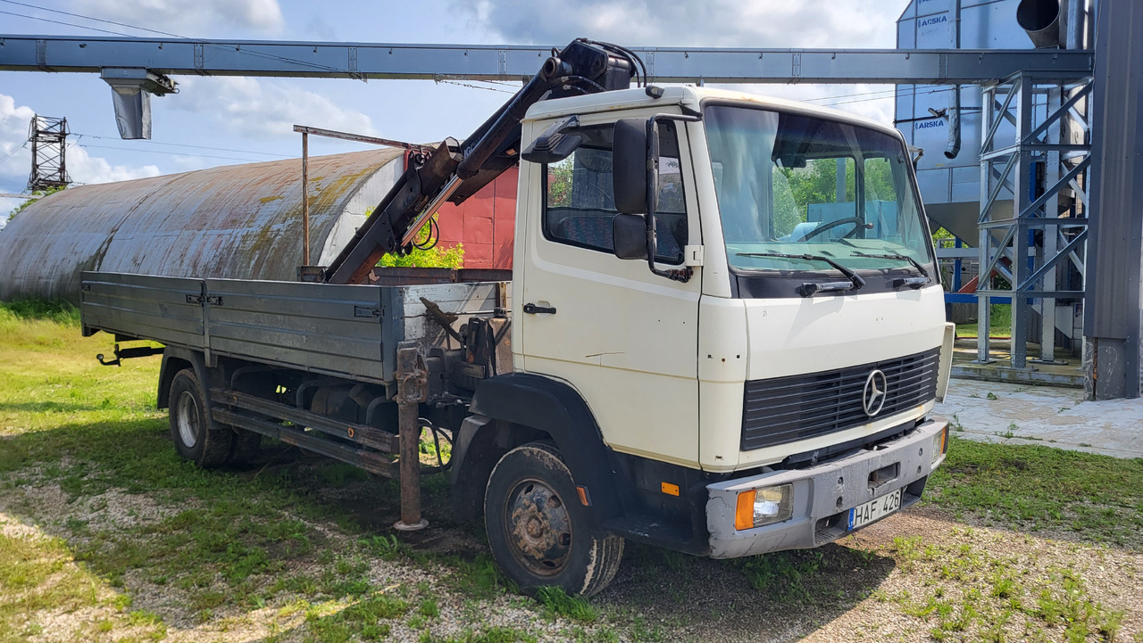 MERCEDES-BENZ 814 HIAB 071 - Camion grue: photos 2 MERCEDES-BENZ 814 HIAB 071 - Camion grue: photos 2