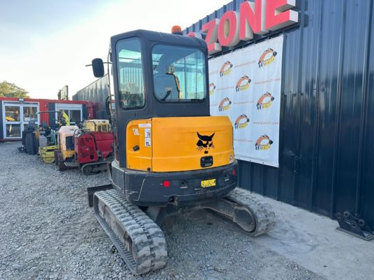 Bobcat E35 Cabine à 23500 € HT - Mini pelle: photos 4 Bobcat E35 Cabine à 23500 € HT - Mini pelle: photos 4
