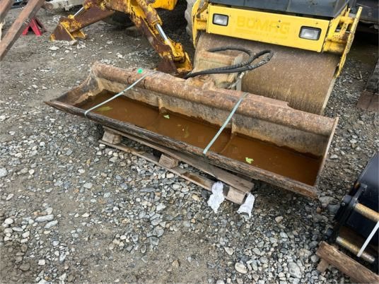 Godet de curage inclinable arden QA20 - QA21 - Godet pour pelle: photos 2 Godet de curage inclinable arden QA20 - QA21 - Godet pour pelle: photos 2