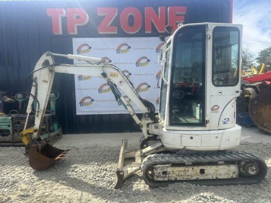 Komatsu PC26MR-3 cabine à 19500€ HT - Mini pelle: photos 2 Komatsu PC26MR-3 cabine à 19500€ HT - Mini pelle: photos 2