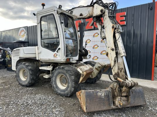 Mecalac 12MTX À 29500 € HT - Pelle sur pneus: photos 1 Mecalac 12MTX À 29500 € HT - Pelle sur pneus: photos 1