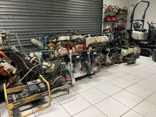 Scie à sol HUSQVARNA - Matériel de chantier: photos 4 Scie à sol HUSQVARNA - Matériel de chantier: photos 4