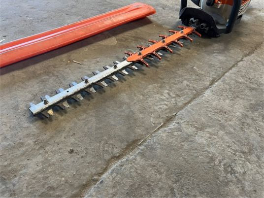 Taille haies thermique STIHL HS 82 R - Matériel de jardinage: photos 5 Taille haies thermique STIHL HS 82 R - Matériel de jardinage: photos 5